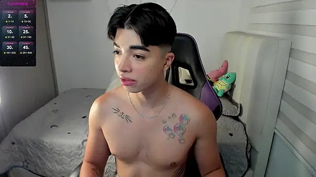 Snapshot of santy7v7 chatting on 11-11-25, 01:33 santy7v7 online show from 11-11-25, 01:33