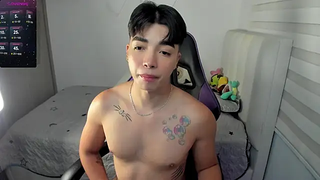 Snapshot of santy7v7 chatting on 11-12-25, 01:44 santy7v7 online show from 11-12-25, 01:44