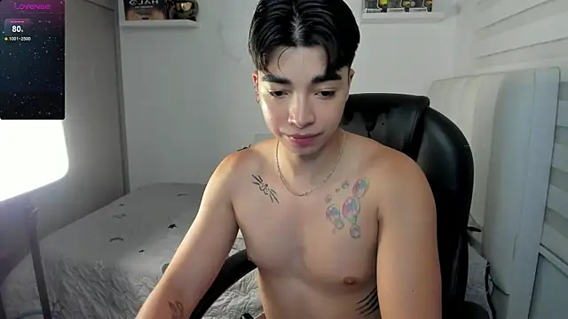 Snapshot of santy7v7 chatting on 11-15-25, 01:29 santy7v7 online show from 11-15-25, 01:29