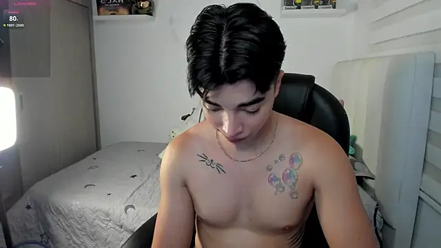 Snapshot of santy7v7 chatting on 11-18-25, 03:05 santy7v7 online show from 11-18-25, 03:05