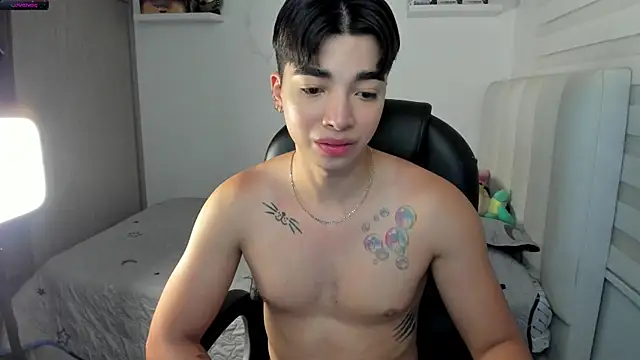 Snapshot of santy7v7 chatting on 11-21-25, 01:21 santy7v7 online show from 11-21-25, 01:21