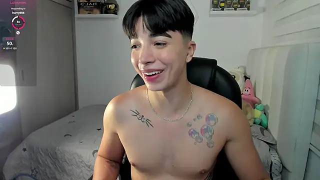 Snapshot of santy7v7 chatting on 12-03-25, 01:31 santy7v7 online show from 12-03-25, 01:31