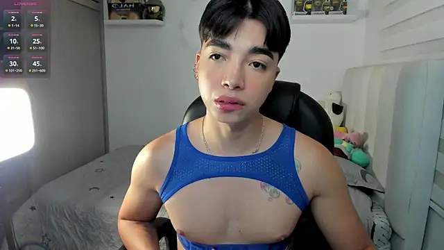 Snapshot of santy7v7 chatting on 12-04-25, 01:31 santy7v7 online show from 12-04-25, 01:31