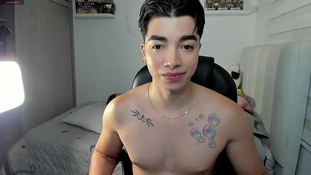 Snapshot of santy7v7 chatting on 12-05-25, 01:31 santy7v7 online show from 12-05-25, 01:31