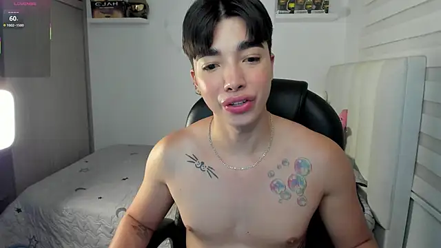 Snapshot of santy7v7 chatting on 12-14-25, 02:33 santy7v7 online show from 12-14-25, 02:33