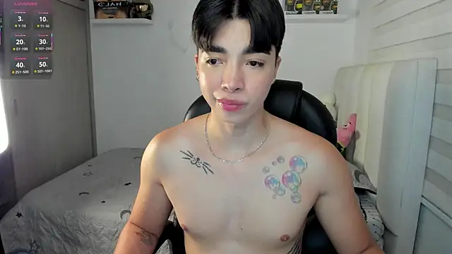 Snapshot of santy7v7 chatting on 12-16-25, 01:27 santy7v7 online show from 12-16-25, 01:27