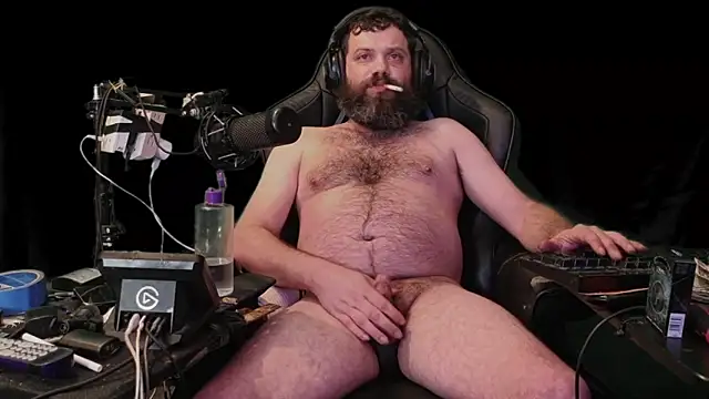 Snapshot of st0n3y chatting on 03-12-26, 03:01 st0n3y online show from 03-12-26, 03:01