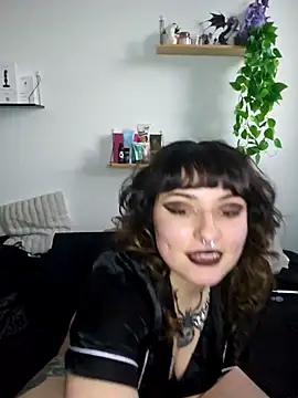 Moxxxie online show from 10-17-25, 04:53