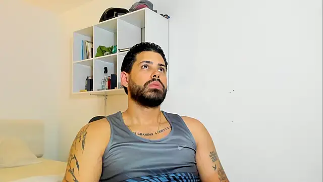 Snapshot of Justyn_Torres chatting on 02-12-26, 02:56 Justyn Torres online show from 02-12-26, 02:56