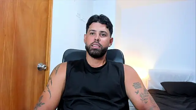 Snapshot of Justyn_Torres chatting on 05-19-26, 02:34 Justyn Torres online show from 05-19-26, 02:34
