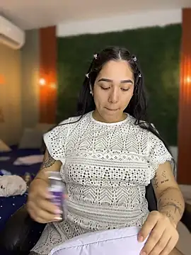 Snapshot of Amandanauty chatting on 01-09-26, 04:37 Amandanauty online show from 01-09-26, 04:37