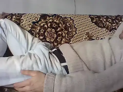 Snapshot of aroj95 chatting on 01-12-26, 12:32 aroj95 online show from 01-12-26, 12:32