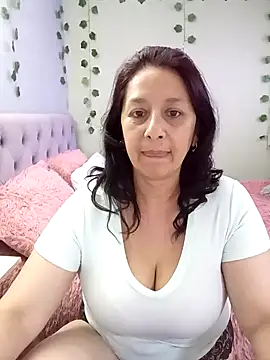 Snapshot of camilalatti chatting on 12-22-24, 02:39 camilalatti online show from 12-22-24, 02:39