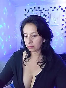 Snapshot of camilalatti chatting on 02-17-25, 12:43 camilalatti online show from 02-17-25, 12:43