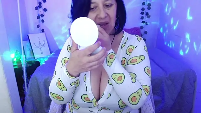 Snapshot of camilalatti chatting on 10-18-25, 12:24 camilalatti online show from 10-18-25, 12:24