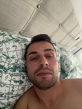 Snapshot of Emre-34 chatting on 11-06-25, 07:09 Emre-34 online show from 11-06-25, 07:09