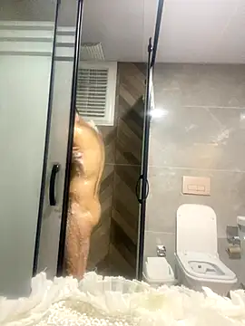 Snapshot of Emre-34 chatting on 11-08-25, 01:44 Emre-34 online show from 11-08-25, 01:44