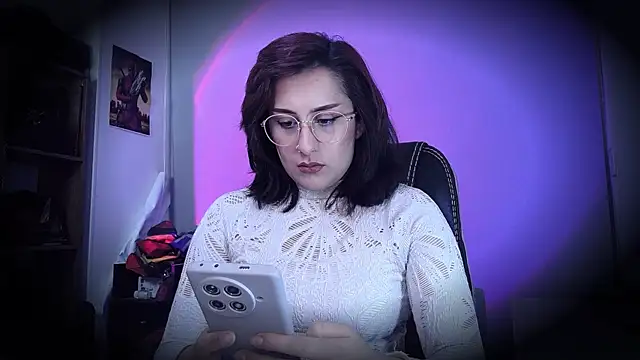 Snapshot of Scarlett_Sen chatting on 06-06-26, 02:11 Scarlett Sen online show from 06-06-26, 02:11