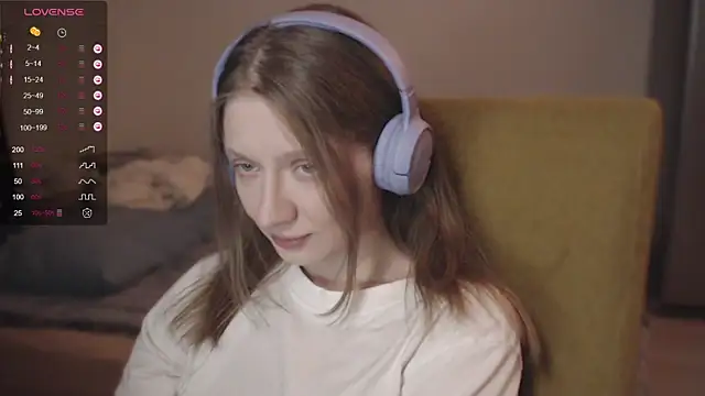 Snapshot of mollytuck chatting on 12-19-24, 01:51 mollytuck online show from 12-19-24, 01:51