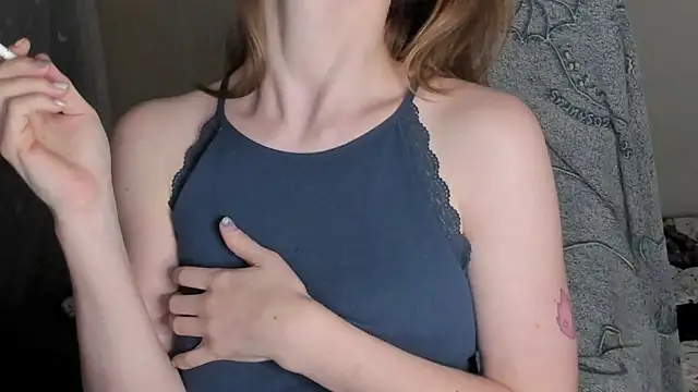 Snapshot of mollytuck chatting on 09-12-25, 04:40 mollytuck online show from 09-12-25, 04:40