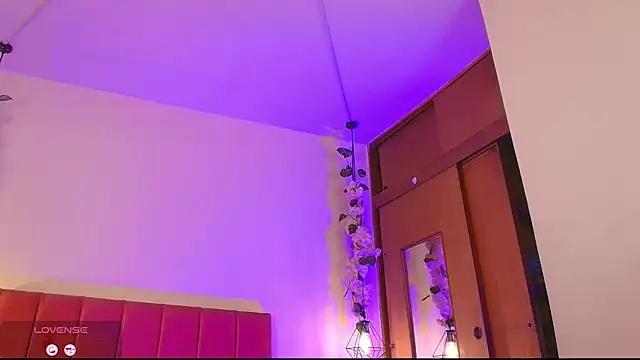 Snapshot of Athompzon chatting on 02-13-26, 11:17 Athompzon online show from 02-13-26, 11:17