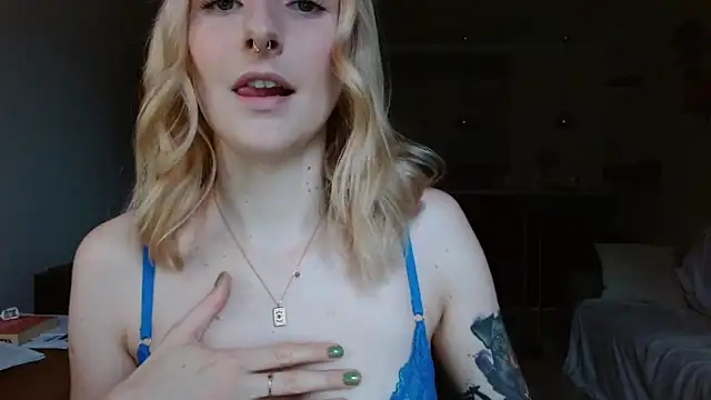 illusorycat online show from 11-18-25, 01:04