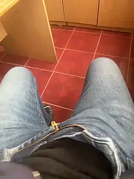 Snapshot of MAHKE12 chatting on 02-06-26, 09:56 MAHKE12 online show from 02-06-26, 09:56