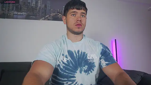 Snapshot of Arilas_ chatting on 12-20-25, 07:37 Arilas online show from 12-20-25, 07:37