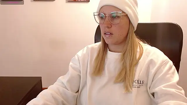 Snapshot of thamarajane chatting on 02-13-25, 01:48 thamarajane online show from 02-13-25, 01:48