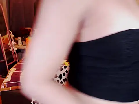 Snapshot of UnMarriedwifeTSX chatting on 10-24-25, 12:08 UnMarriedwifeTSX online show from 10-24-25, 12:08