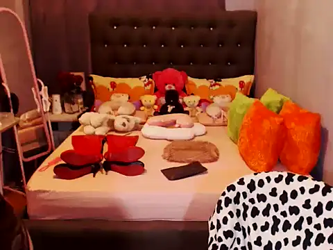 Snapshot of UnMarriedwifeTSX chatting on 12-18-25, 11:44 UnMarriedwifeTSX online show from 12-18-25, 11:44