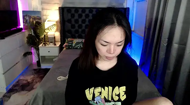 Snapshot of SweetCheska19 chatting on 02-09-25, 03:53 SweetCheska19 online show from 02-09-25, 03:53