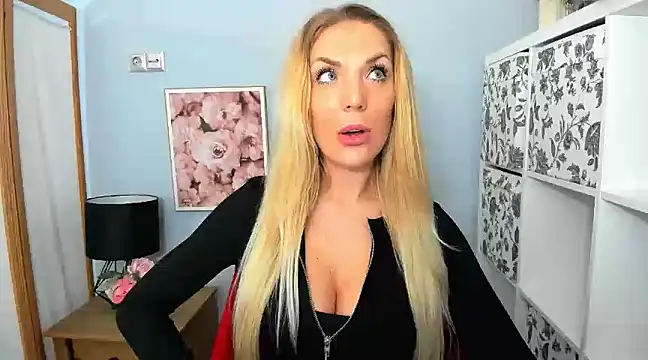 Snapshot of AulloraHoney chatting on 12-18-24, 08:57 AulloraHoney online show from 12-18-24, 08:57