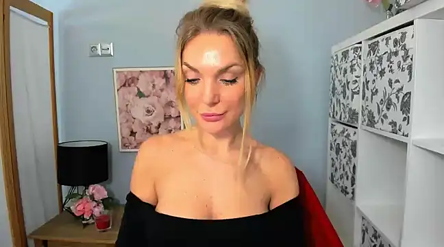 AulloraHoney online show from 12-19-24, 06:56