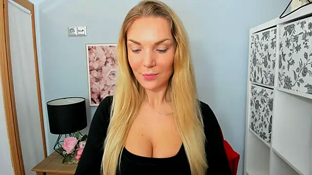 Snapshot of AulloraHoney chatting on 02-14-25, 06:12 AulloraHoney online show from 02-14-25, 06:12