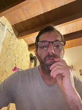 Snapshot of steph19x5 chatting on 12-30-24, 05:37 steph19x5 online show from 12-30-24, 05:37