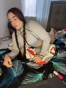 Snapshot of Elena222_ chatting on 11-25-25, 10:32 Elena222 online show from 11-25-25, 10:32