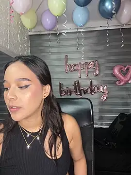 Snapshot of Little_Amber6 chatting on 01-08-25, 09:23 Little Amber6 online show from 01-08-25, 09:23