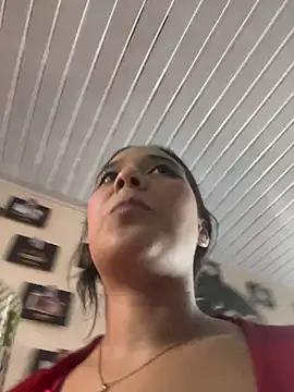 Snapshot of Little_Amber6 chatting on 01-24-25, 11:12 Little Amber6 online show from 01-24-25, 11:12