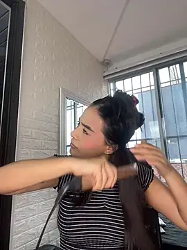 Snapshot of Little_Amber6 chatting on 02-05-25, 08:46 Little Amber6 online show from 02-05-25, 08:46