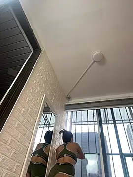 Snapshot of Little_Amber6 chatting on 02-06-25, 12:37 Little Amber6 online show from 02-06-25, 12:37