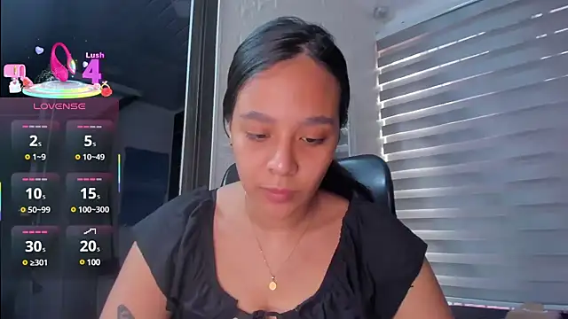 Snapshot of Little_Amber6 chatting on 03-07-25, 08:33 Little Amber6 online show from 03-07-25, 08:33