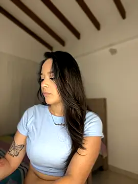 Snapshot of Little_Amber6 chatting on 09-24-25, 01:31 Little Amber6 online show from 09-24-25, 01:31