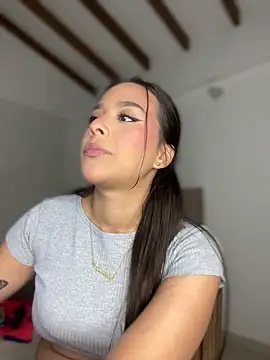 Snapshot of Little_Amber6 chatting on 10-04-25, 11:36 Little Amber6 online show from 10-04-25, 11:36