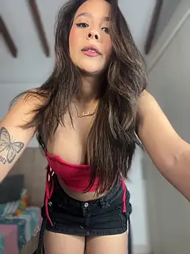 Snapshot of Little_Amber6 chatting on 10-18-25, 01:08 Little Amber6 online show from 10-18-25, 01:08