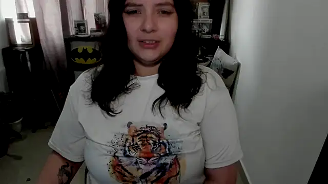 Snapshot of aika-dreams chatting on 06-15-26, 02:41 aika-dreams online show from 06-15-26, 02:41