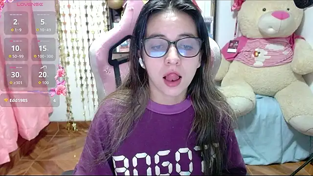 Maggie Fox3 online show from 10-19-25, 01:39