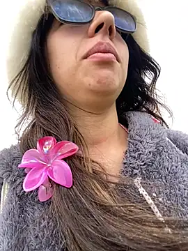 Maggie Fox3 online show from 04-13-26, 04:34