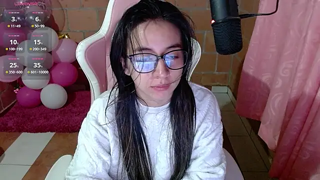 Snapshot of Maggie_Fox3 chatting on 06-21-26, 01:19 Maggie Fox3 online show from 06-21-26, 01:19