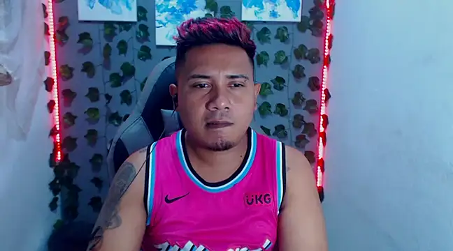 Snapshot of thepleasurechubby chatting on 01-04-25, 04:44 thepleasurechubby online show from 01-04-25, 04:44